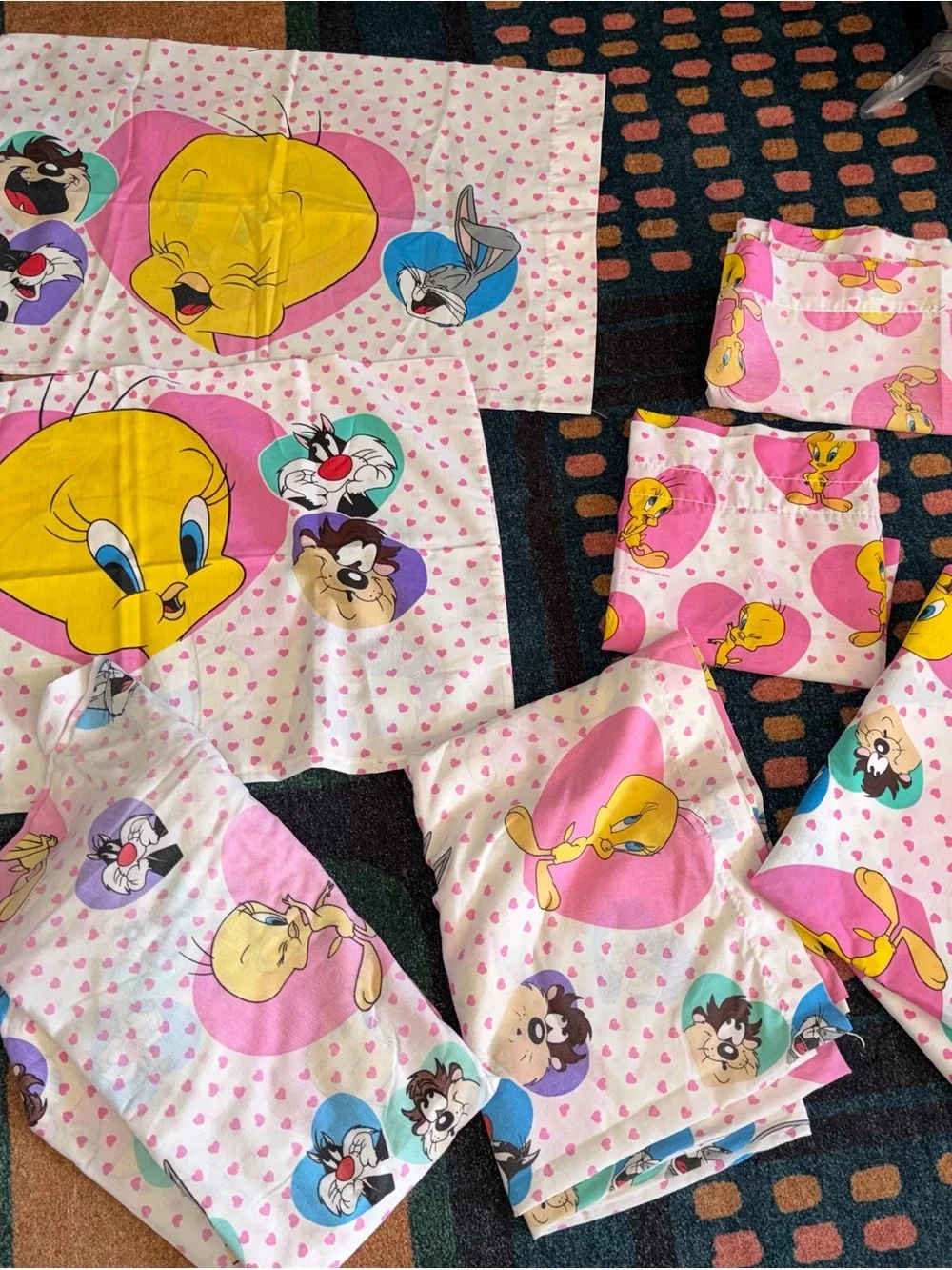 VTG 90s Looney Tunes Tweety, Bugs, Taz, Sylvester heart Twin Sheets Curtain set!